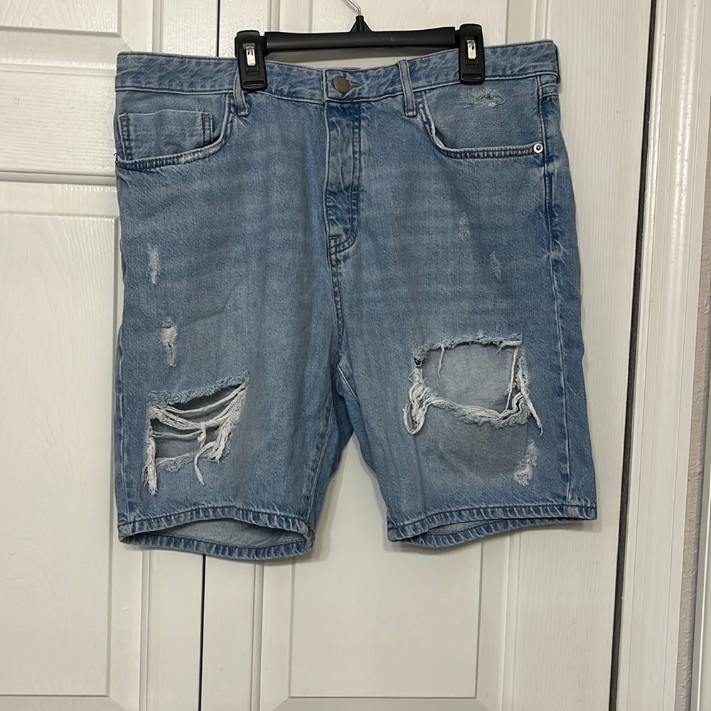 Men’s Ripped Jean Shorts- Size: 36
